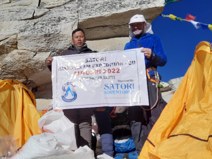 Ascensión al Amadablam