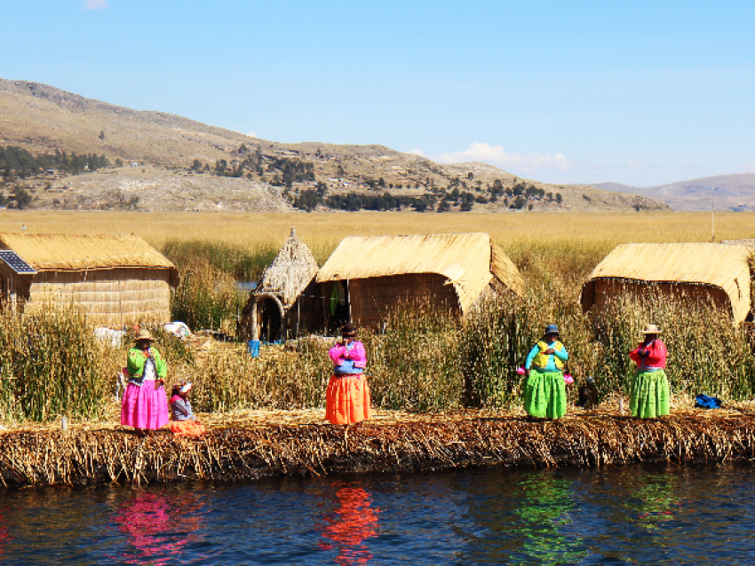 Los habitantes de la isla de Uros