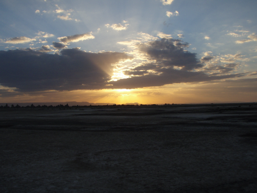 Puesta de sol en el lago Abbé